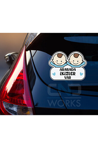 CND works Arabada İkizler Var Araba Cam Etiket Sticker 14 x 18,7 cm