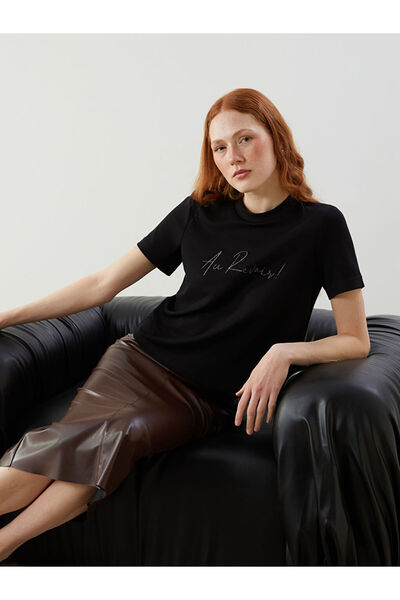 LC Waikiki RMZ GİYİM FARKIYA تي شيرت نسائي مطرز بياقة روبا