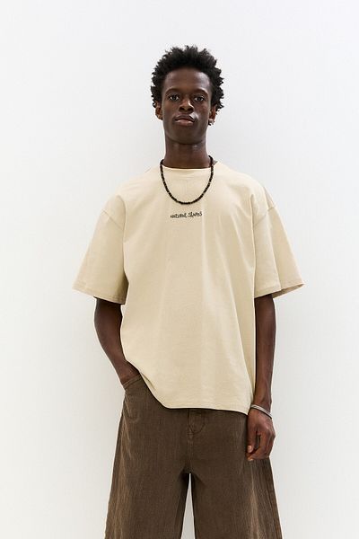 Pull & Bear تي شيرت مع صورة ظلية امرأة