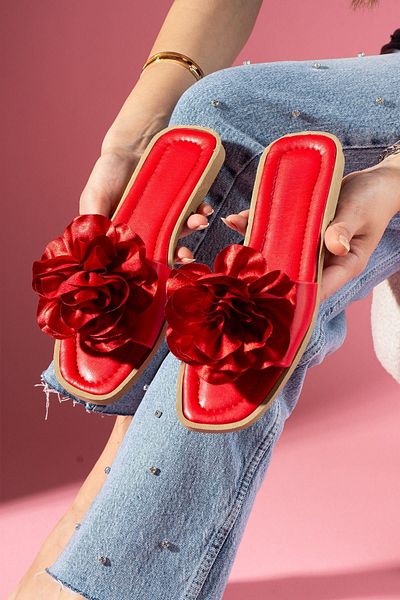 FUGA MODA Vedora Red Fabric Rose Accessory Slippers