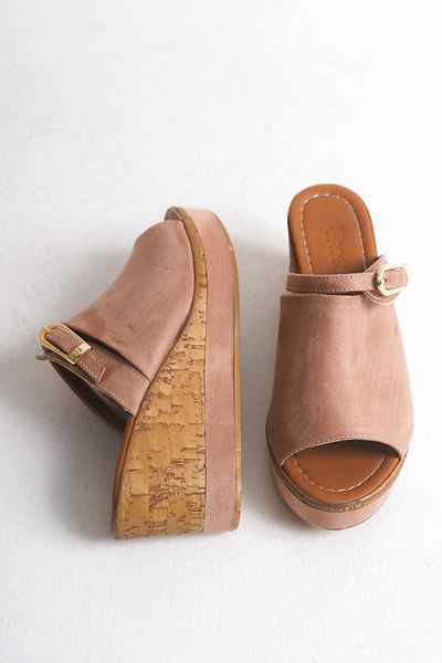 Shoesers Women's Special Design Accessory Single Strap Wedge Heeled Suede Slippers