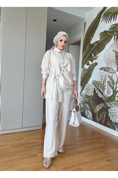 Aselim Hijap Moda طقم مكون من قطعتين من القطن الفراولة مع تفاصيل مطاطية - طقم بأزرار باللون البيج