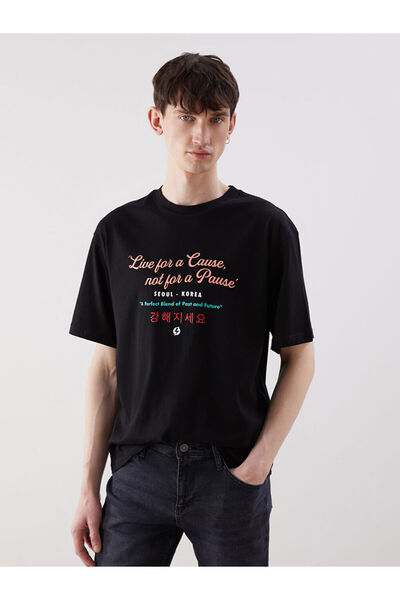 LC Waikiki RMZ GİYİM FARKIYA تي شيرت رجالي من القطن الممشط مطبوع عليه ياقة روبا