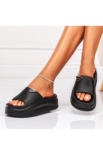 Lush Fashion Women's Foam Slippers