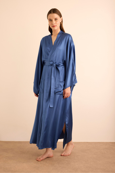 Aker Yanları Yırtmaçlı Saten Sabahlık