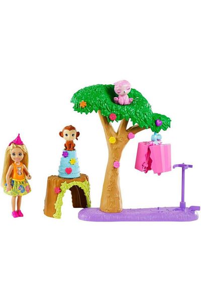 mattel Barbie Chelsea The Lost Birthday Playset, Chelsea on her birthday