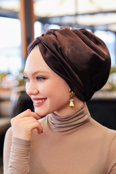 ladrans Jakarlı İpek Kahve Dolgulu Bone