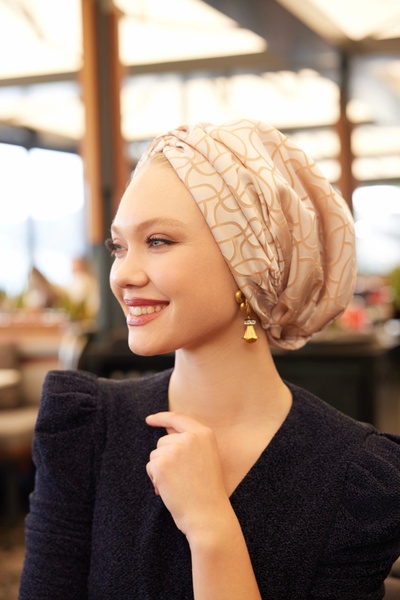 ladrans Dalga Desen Krem Dolgulu İpek Bone