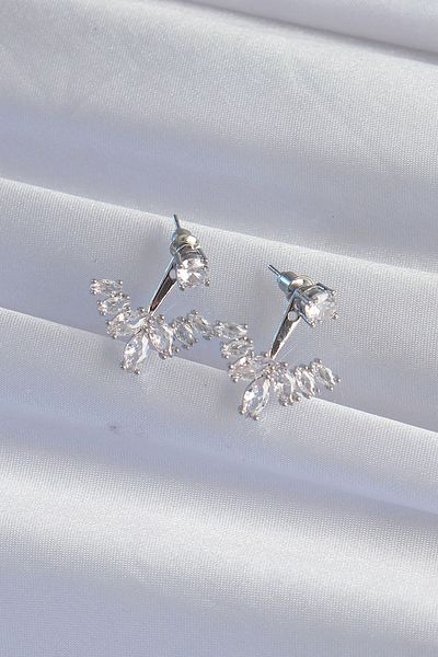 Avantaj Kapıda ®   Brass Silver Color Zircon Stone V Model Earrings