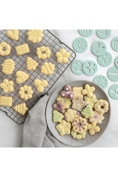 Generic NORDICWARE 19-Piece Deluxe Spritz Maker and Cup Cake Decorating Set Blue and Silver