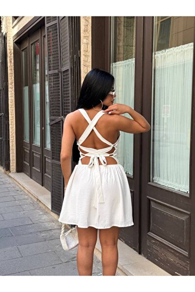 Stil Sepeti Kadın Beyaz Kalp Yaka Askılı Sırt Dekolteli Bağlama Detaylı Mini Elbise ELY-100045711