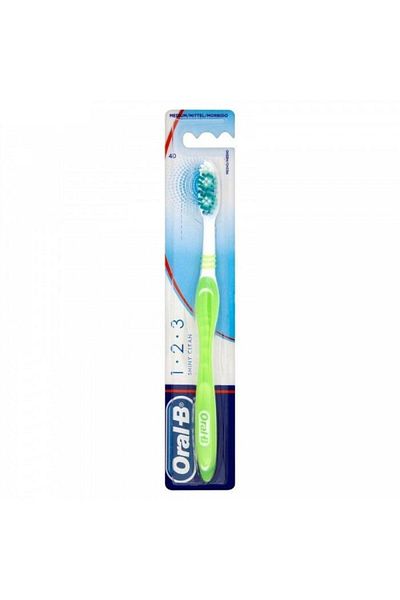 Oral-B Oral-B Shiny Clean Toothbrush, 40, Medium, Green