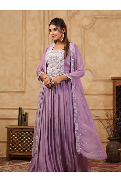 HashtagBe طقم جاكيت ليهنغا مطرز باللون الخزامي