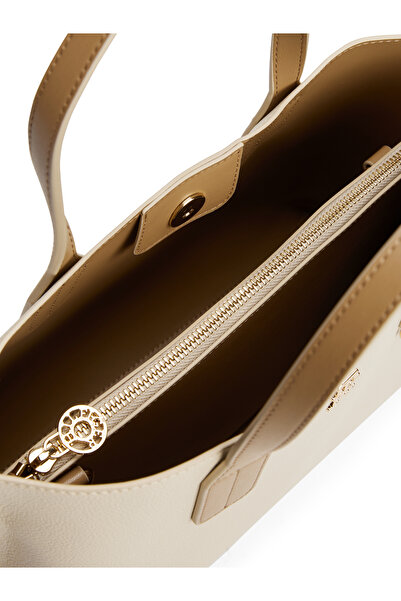 Tommy Hilfiger حقيبة تومي هيلفيغر النسائية الكلاسيكية الصغيرة المميزة باللون البيج