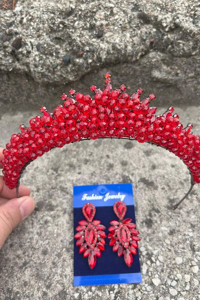 Hobigram مجموعة إكسسوارات يوم الزفاف الخاصة من Alyce Red Bridal Henna Crown للسيدات وطقم أقراط رفيعة