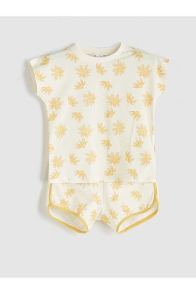 LC Waikiki Ecru Floral Baby Girl T-Shirt and Shorts 2-Piece