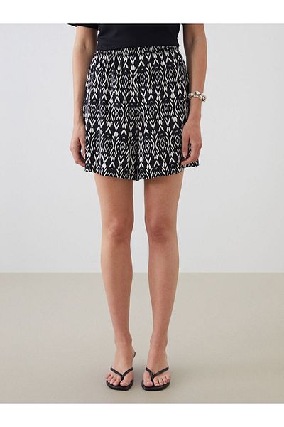 LC Waikiki Black Patterned Women's Shorts with Elastic Waist