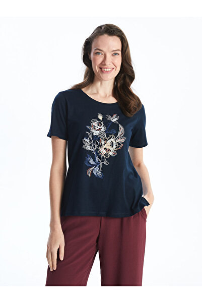 LC Waikiki RMZ GİYİM FARKIYA تي شيرت نسائي مزين بالزهور ذو ياقة روبا