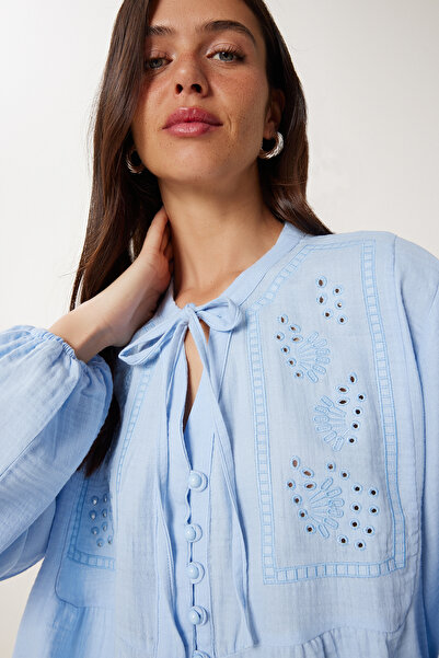 Lovelyİstanbul Mušelínová halenka s vroubkovaným detailem vlečky SKY BLUE LFH0002