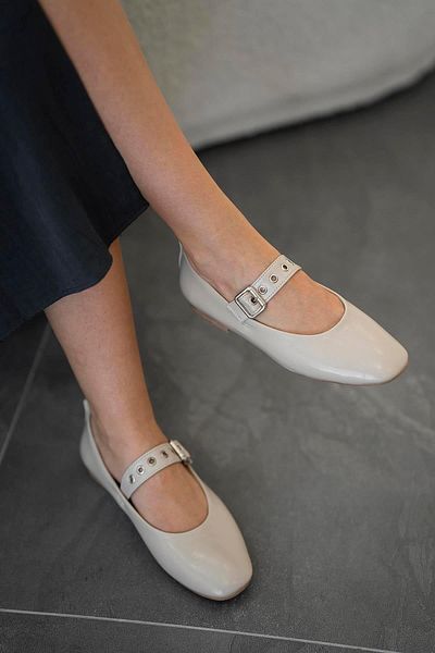 Parponi Stone Women's Belt Detail Leather Ballerinas Ecru