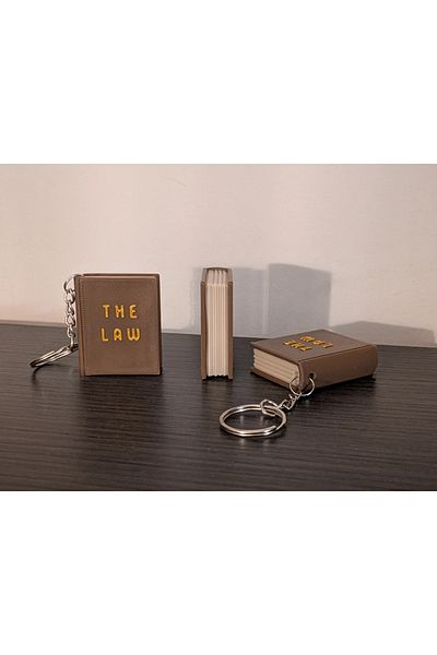 genomera سلسلة مفاتيح على شكل كتاب قانون صغير