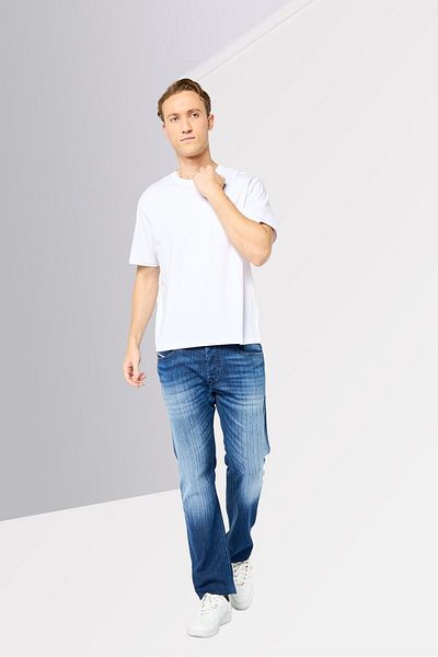 Diesel Men Safado-X Regular Fit Washed Stretchable Jeans, Blue