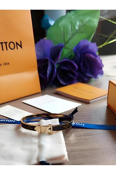Arabest Elegant bracelet with a distinctive design
