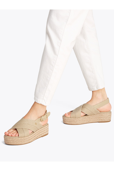 Tommy Hilfiger صندل إسبادريل نسائي من تومي هيلفيغر بنقشة الفجل من قماش الدنيم