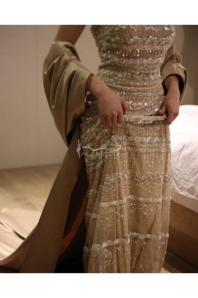 ALANOOD FASHION فستان سهرة شك فخم بتصميم بيج - اخضر مع تطريز كلفة جاهزة