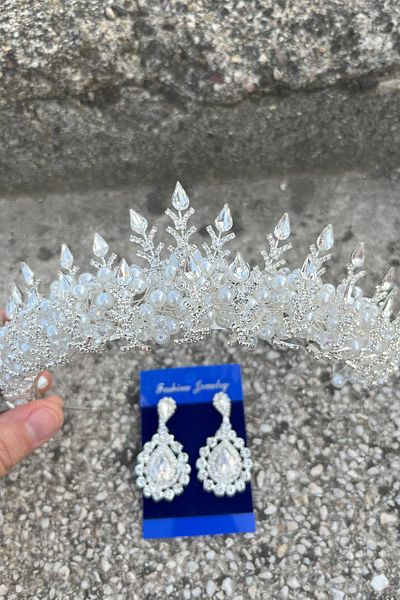 Hobigram مجموعة إكسسوارات يومية خاصة من Belicia Cream Pearl Bridal Henna Crown للسيدات تتكون من تاج وأقراط متدلية