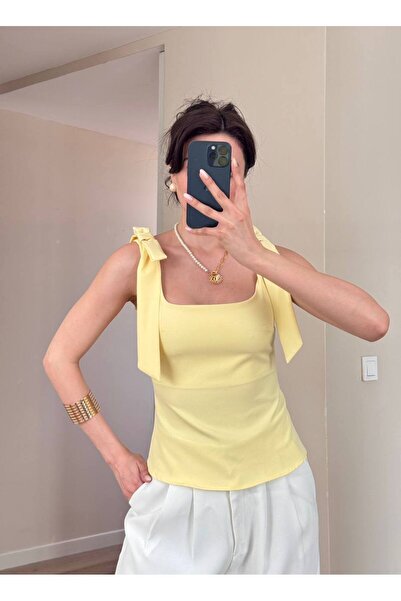 Bliss Dale بلوزة الأميرة مع تفاصيل ربط الكتفين