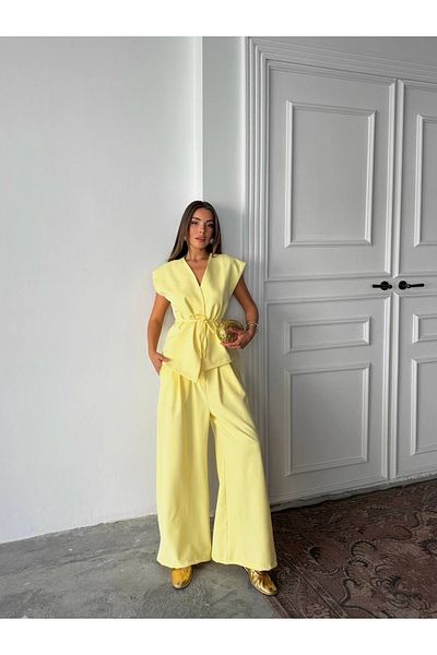 Kashaya Women's Belt Detailed Suit, Provides a Comfortable and Stylish Look