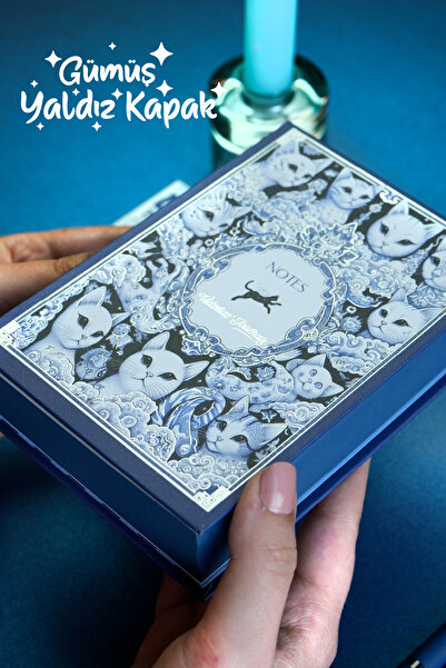 Victoria's Journals Masa üstü Sert Kapaklı Notluk. 80 gram Ivory Kağıt , 340 yaprak. 11x15,8 cm. Renkli kenar.