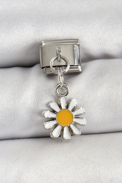 Celira Steel Silver Color Daisy Model Nomination Charm