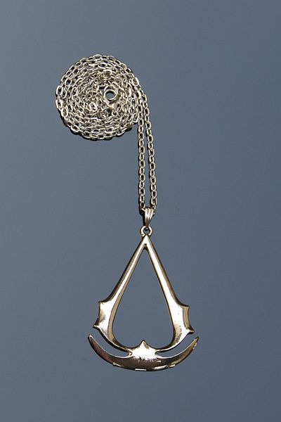 Rua Jewelry Assassin's Creed Necklace Ezio Figure Cosplay Necklace - Silver Color Classic with Chain