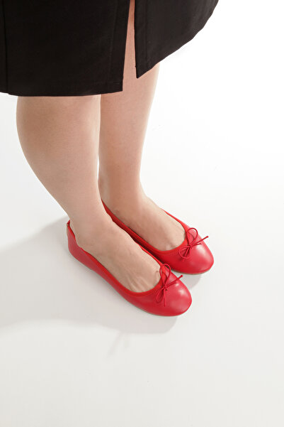 PAYZİN '' EMEL '' Kırmızı Cilt Yuvarlak Burunlu Düz Tabanlı Bıyık Fiyonklu Babet Yeni Sezon