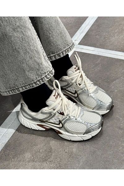 Nike Sports Shoes Rnr Casual Sneaker Retro Style