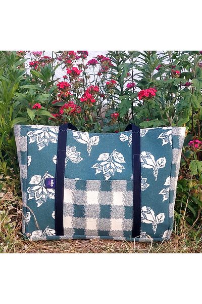Mio Vero X-Large Floral and Plaid Pattern Shoulder-Beach-Shopping Bag, Water Repellent Inner Lining, No Zipper