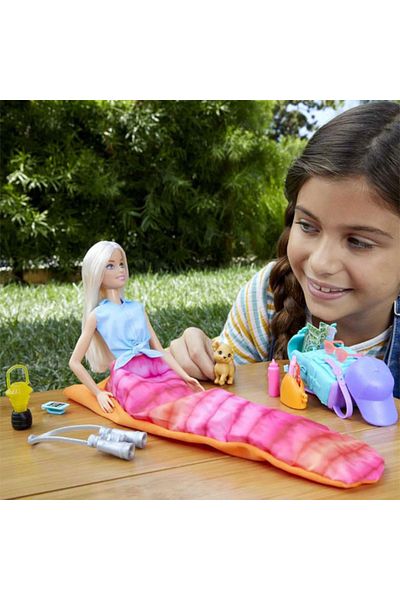 mattel Papusa Barbie Malibu - Barbie la camping cu catelusa, 14 accesorii