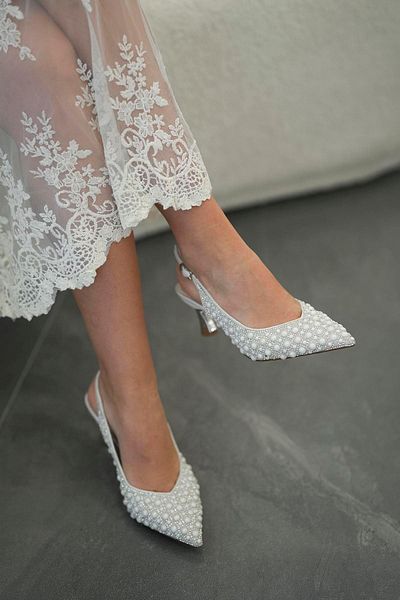 Parponi Riyadh Closed Toe Pearled Low Heeled Bridal Shoes
