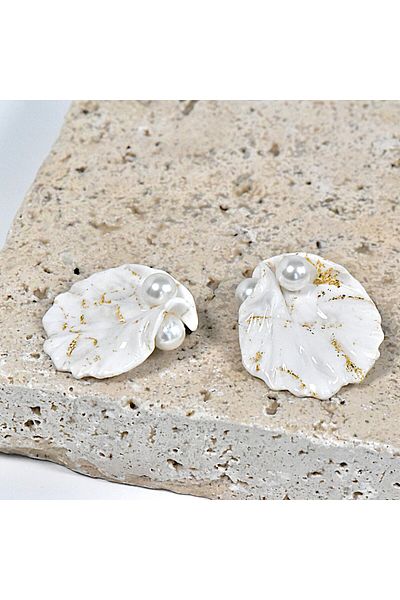 NARRU NARRU handmade earrings, in the shape of a shell, with a mother-of-pearl pearl, white and gold, Alicia 02