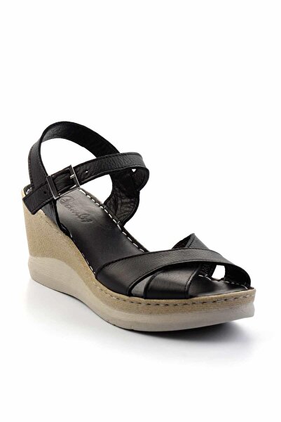 Bambi Schwarze Leder-Damenschuhe mit Keilabsatz K05281018403