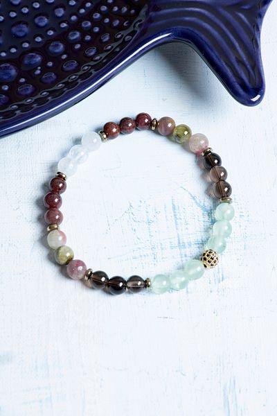 Deniz Doğal Taş Certified Fluorite, Smoky Quartz, Tourmaline, Garnet, Crystal Quartz and Hematite Capricorn Bracelet