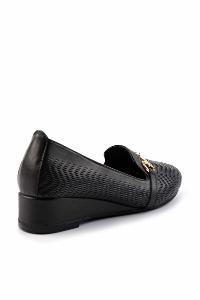 Bambi Schwarze Leder-Damenschuhe mit Keilabsatz K01531200103