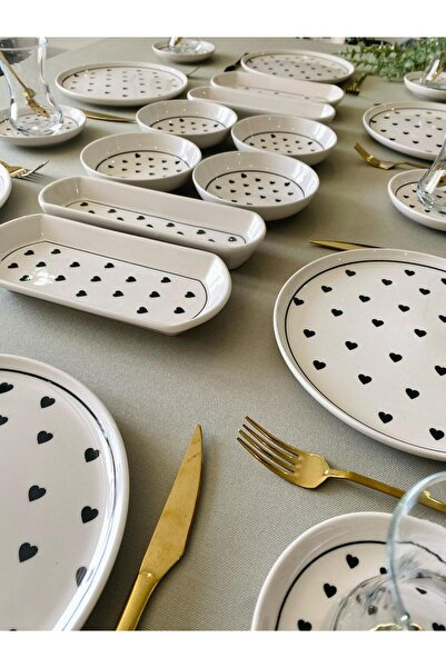 QUEEN Love Serisi Siyah Minimal Kalp Desenli 6 Kişilik 26 parça Kahvaltı Takımı (Bardak Hediyeli)