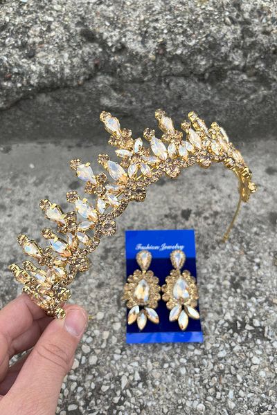 Hobigram Elvira Gold Bridal Henna Crown Special Occasion Accessory Women's Crown and Three Shuttle Earrings Set – Crown, Crystal Stone