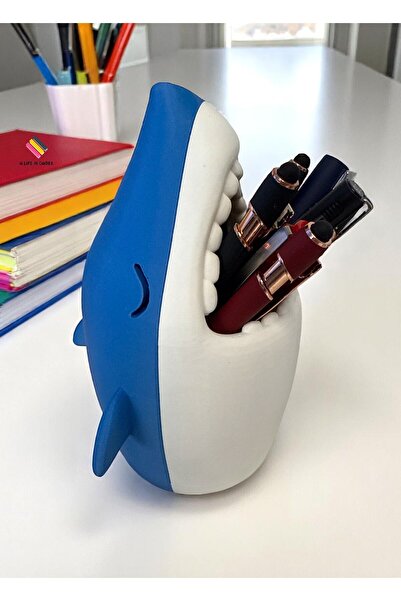 a life in games Mavi Köpek Balığı Tasarımlı Kalemlik – Eğlenceli Kalem Kutusu, Tükenmez ve Pilot Kalem Organizeri