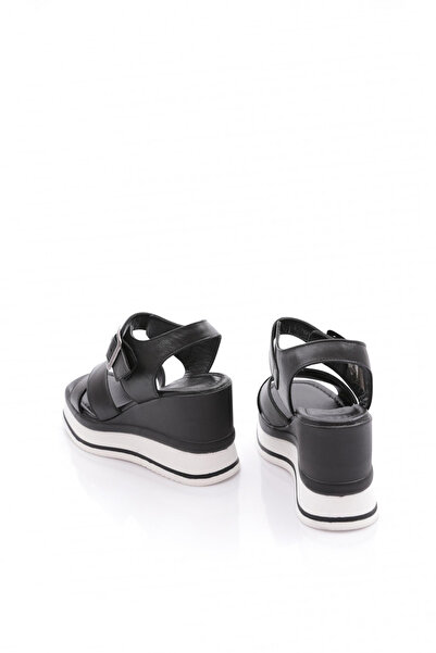 DGN 1012-24170 Women's Cross Strap Mega Thick Sole Sandals