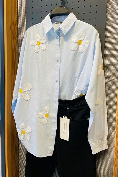 FEMELLE Cămașă oversize pentru femei, broderie cu margarete albastre, 100% bumbac (cumpărați o mărime mai mică)