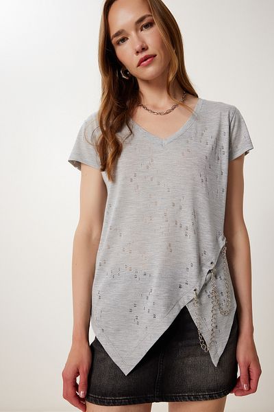 Happiness İstanbul Graues Melange-Strick-T-Shirt für Damen mit zerrissenen Details und Metall-Accessoires TP00101